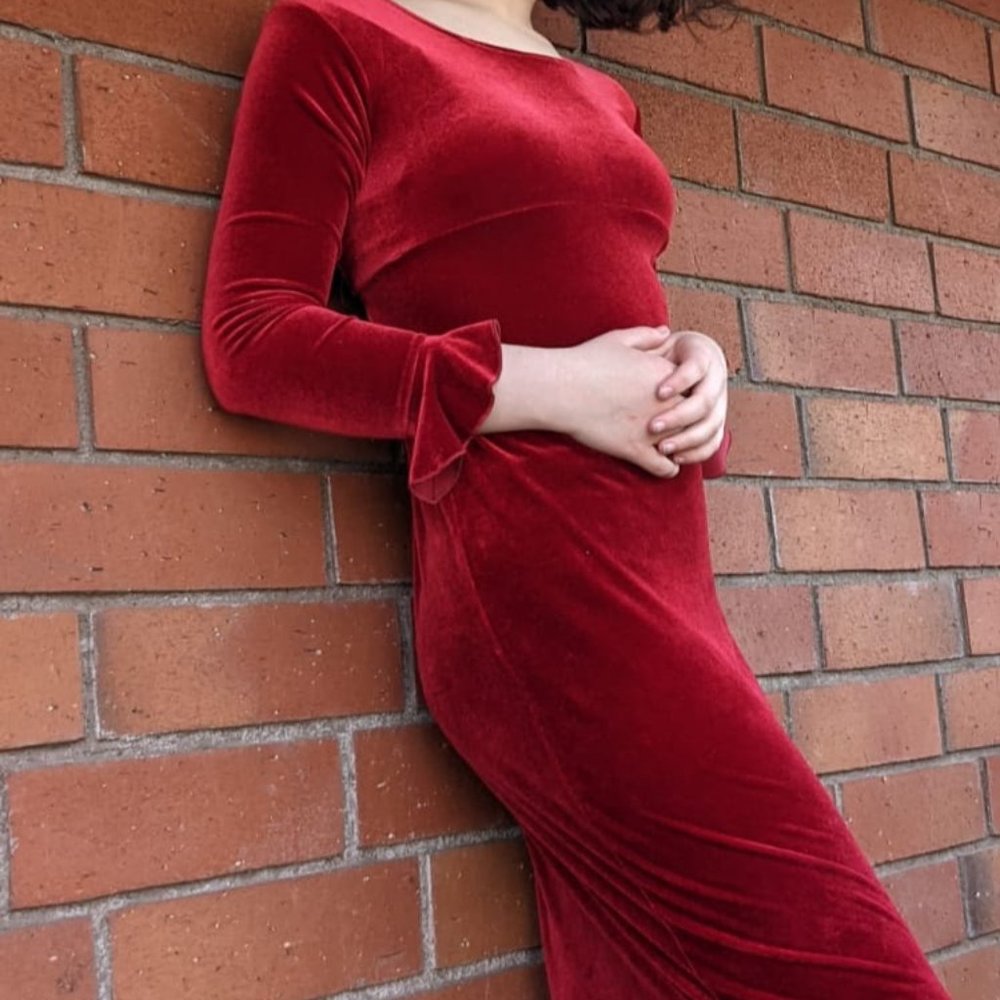 red velvet long sleeve dress